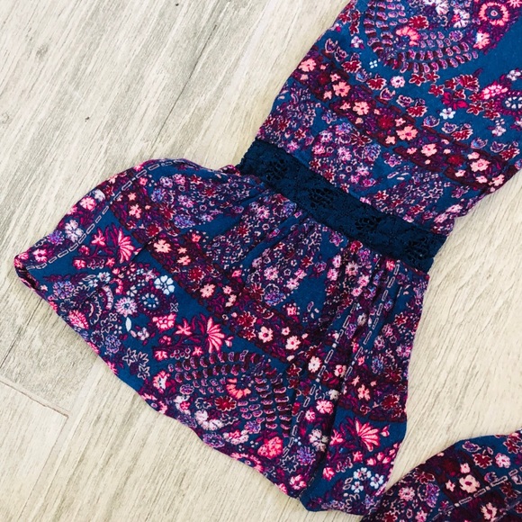 AEO Floral Bell Sleeve Romper - Picture 7 of 8